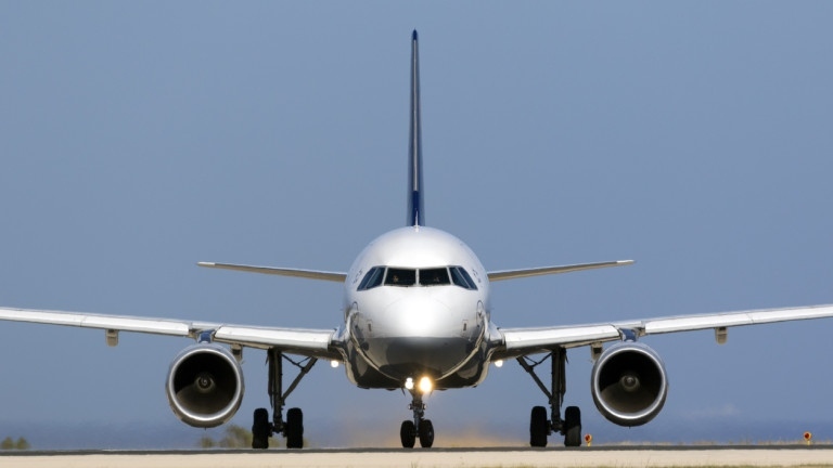 Летищата във Варна и Бургас бележат близо 250% ръст в пътниците през януари 2022
